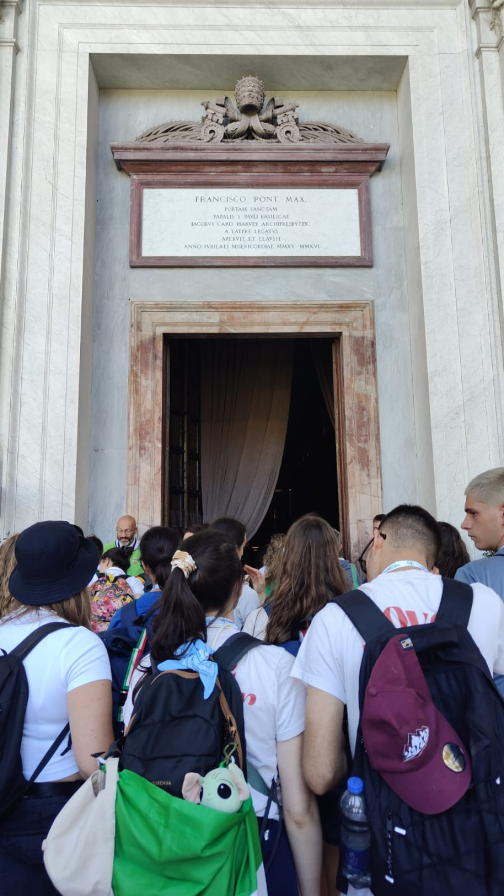 Il passaggio della Porta Santa a San Paolo Fuori le Mura