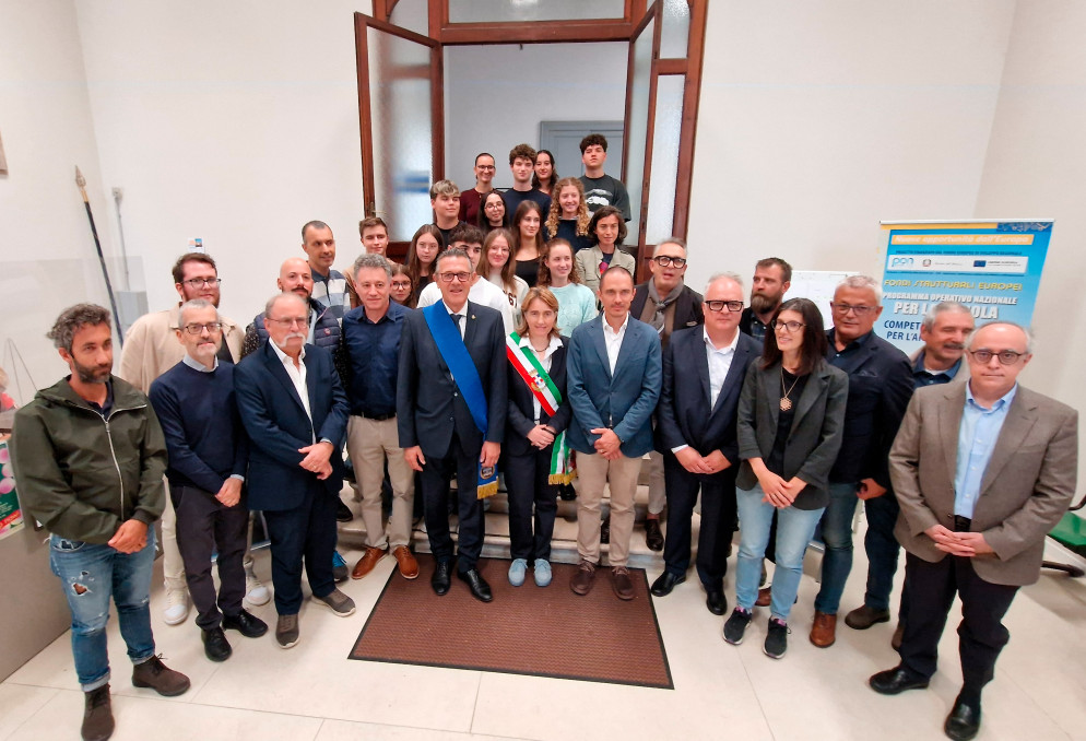 I presenti alla cerimonia di conclusione dei lavori