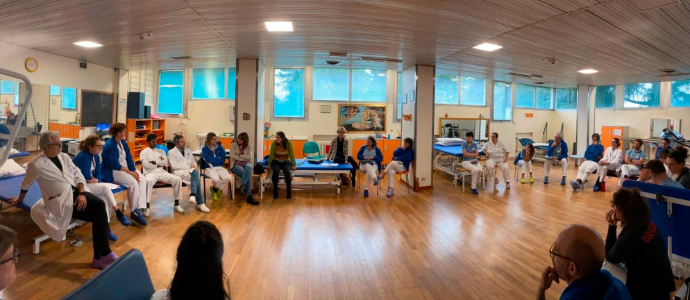 L'équipe dei fisioterapisti e fisiatri in una palestra dell'ospedale di Costa di Vittorio Veneto