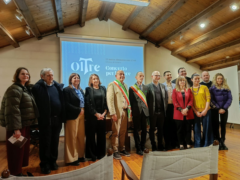 Uno scatto dell'inaugurazione della mostra di venerdì 13 marzo a Campomolino di Gaiarine, presso la biblioteca comunale (Villa Altan).