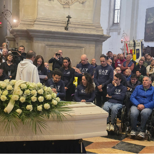 FUNERALE ALEX ZANARDI: "Sorellaccia morte si è presa il corpo, ma l'anima le è proprio sfuggita"