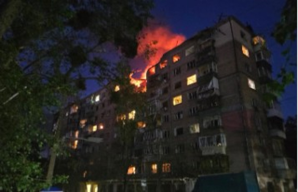 Edifici in fiamme a Kiev (foto profilo FB di padre Petro Balog)